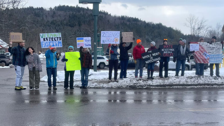 Акция протеста против Джей Ди Вэнса в США
