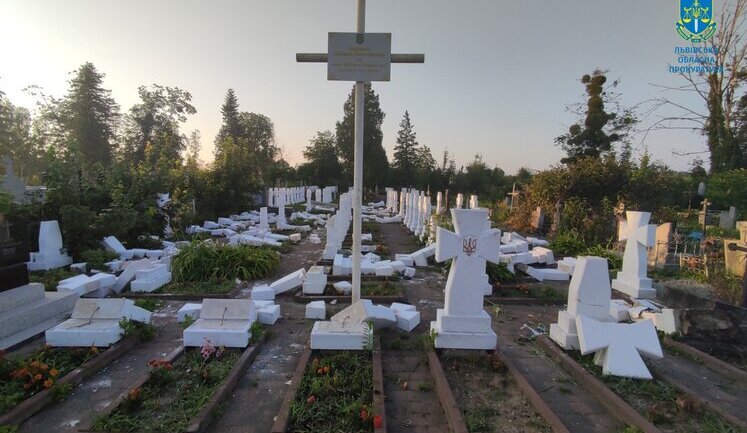 9 років ув’язнення отримав чоловік за наругу над 59 могилами Січових Стрільців та воїнів УГА, - прокуратура. ФОТОрепортаж