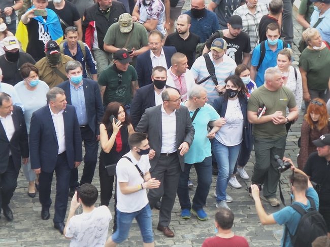 Под Печерским судом в Киеве состоялась акция в поддержку Порошенко 16