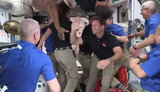 Чотири астронавти з корабля Crew Dragon-2 перейшли на МКС, тепер на станції 11 осіб. ВIДЕО