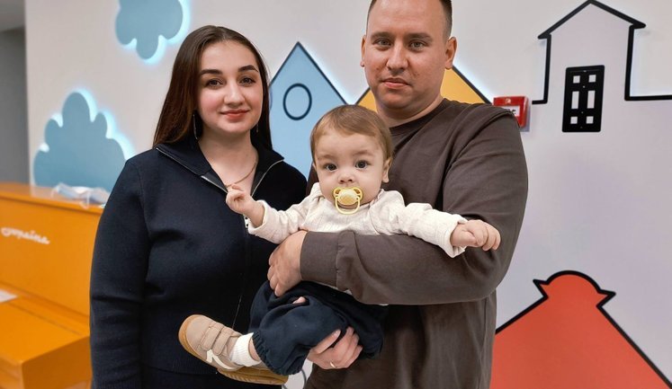 Батько став донором печінки для 7-місячного сина: у Львові провели 12-годинну трансплантацію. ФОТО