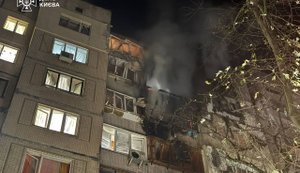 Масована атака РФ по Києву: 1 загиблий, щонайменше 15 поранених, понад 40 людей врятували рятувальники. ФОТОрепортаж