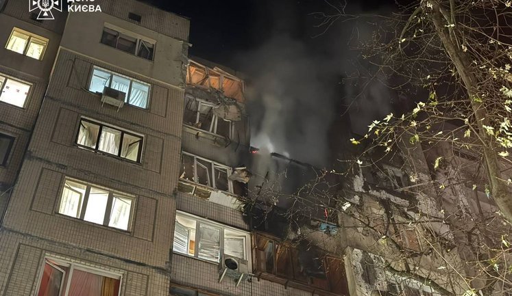 Масована атака РФ по Києву: 1 загиблий, щонайменше 15 поранених, понад 40 людей врятували рятувальники. ФОТОрепортаж
