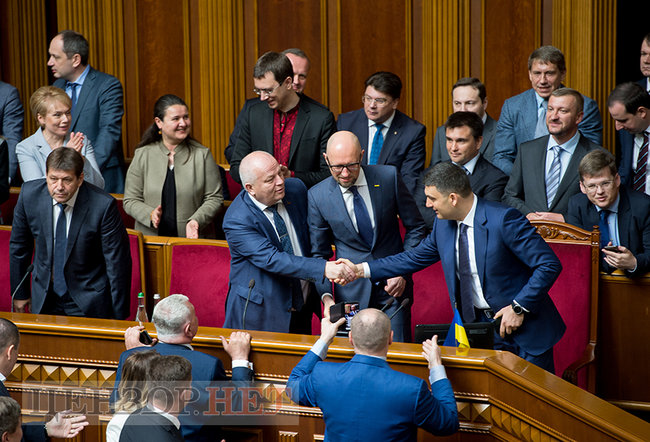 Зеленский с булавой, отвернувшийся Порошенко, Савченко в медалях, смеющиеся Луценко и Грицак, - инаугурация шестого Президента Украины Зеленского 19