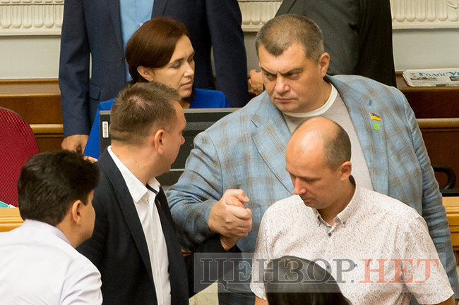 Геращенко і Разумков вивчають Регламент, посилання Герусу від Семенченка і Корявченков, що перевіряє, чому не голосують колеги, - робочий день у Раді 10 вересня 30