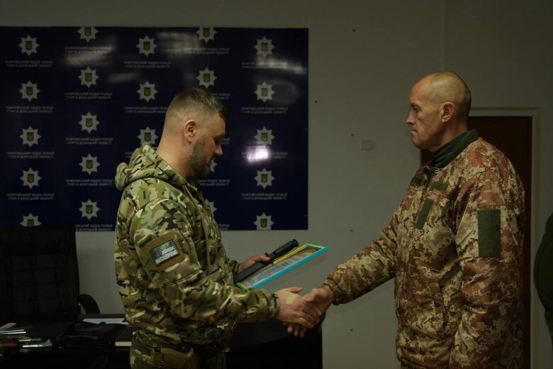 Бійці 52-го ОСБт врятували чоловіка, який шість днів був під завалами будинку біля Авдіївки 03 Бійці 52-го ОСБт врятували чоловіка, який шість днів був під завалами будинку біля Авдіївки 03