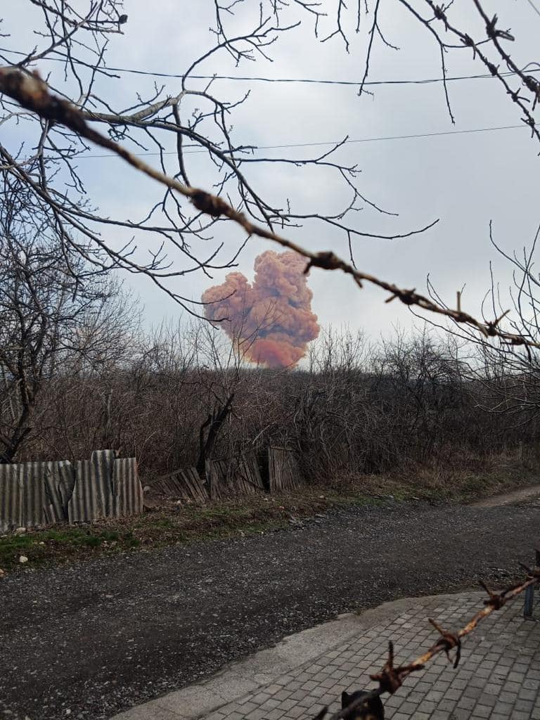 Russian troops hit a cistern with nitric acid in Rubezhnoye. Residents are warned of the danger, - Haidai 02 Russian troops hit a cistern with nitric acid in Rubezhnoye. Residents are warned of the danger, - Haidai 02