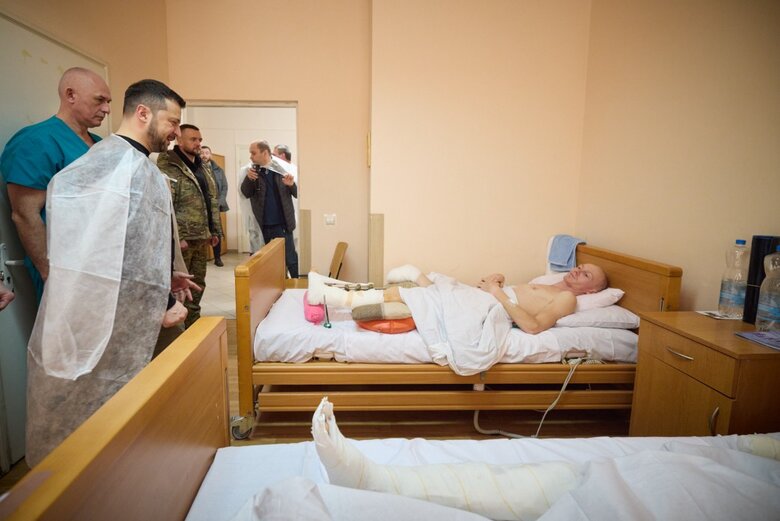 Зеленський прибув до Львова: відвідав поранених воїнів та вручив нагороди 12