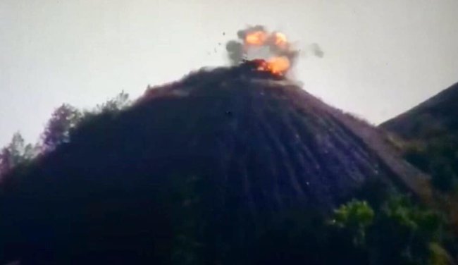 Одна птичка – один ВОП террористов: бойцы 53 бригады уничтожили опорник врага на терриконе под Горловкой 03 Одна птичка – один ВОП террористов: бойцы 53 бригады уничтожили опорник врага на терриконе под Горловкой 03