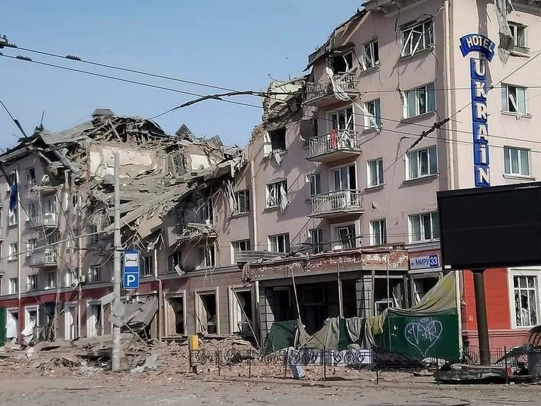 Місто, яке мужньо стримує натиск ворога, - наслідки ворожих обстрілів Чернігова 10