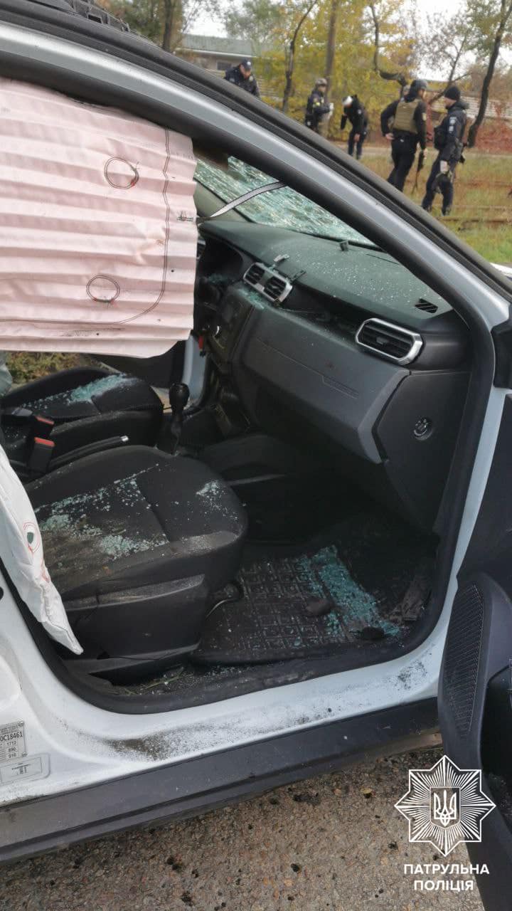 В Запорожье российская ракета взорвалась возле полицейского авто: 4 патрульных ранены 04 В Запорожье российская ракета взорвалась возле полицейского авто: 4 патрульных ранены 04