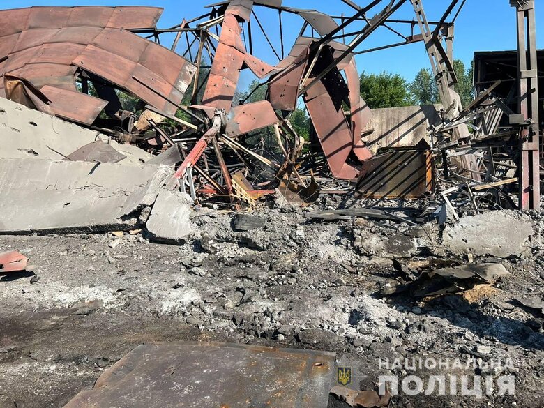 За сутки россияне в Донецкой области ударили по частным домам, шахте и учебным заведениям. Есть убитые и раненые, - Нацполиция 04 За сутки россияне в Донецкой области ударили по частным домам, шахте и учебным заведениям. Есть убитые и раненые, - Нацполиция 04