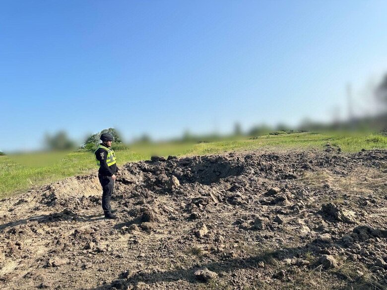 Наслідки падіння уламків ворожих дронів на Київщині 02