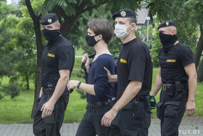 Силовики розігнали акцію противників Лукашенка в Білорусі 02