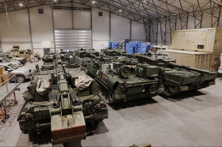 Норвегія відправила до України вісім танків Leopard 2A4, чотири машини BREM і радар контрбатарейної боротьби 01