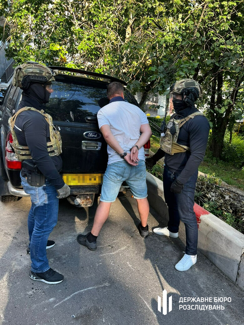 Посадовець КМДА, який брав данину з київських автоперевізників на сотні тисяч доларів, постане перед судом, - ДБР 01