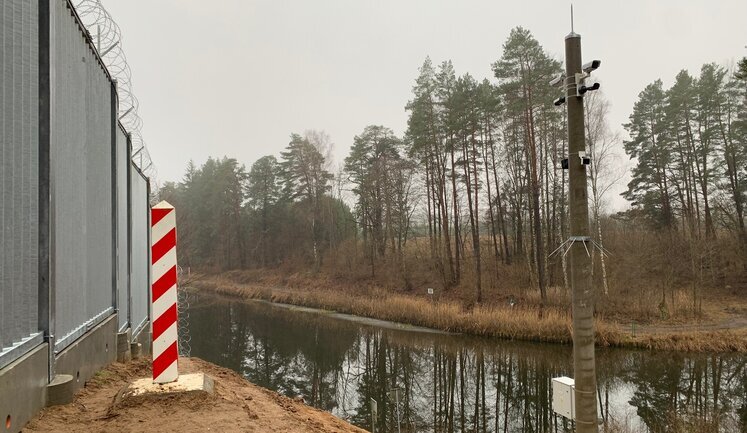 Польща почала будувати "електронний паркан" на кордоні з Росією