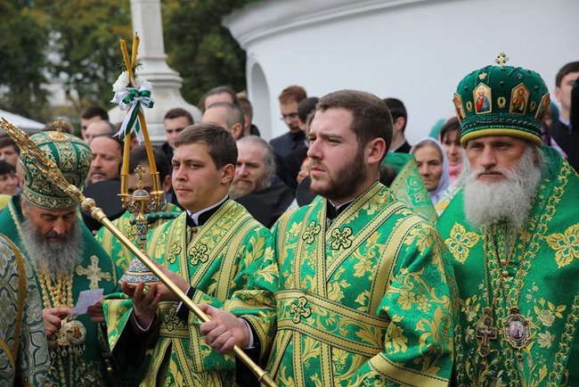 Як гроші з Києво-Печерської лаври йдуть у Росію 04