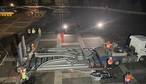 Сьогодні на "Батьківщину-мати" у Києві планують підняти тризуб. ФОТОрепортаж
