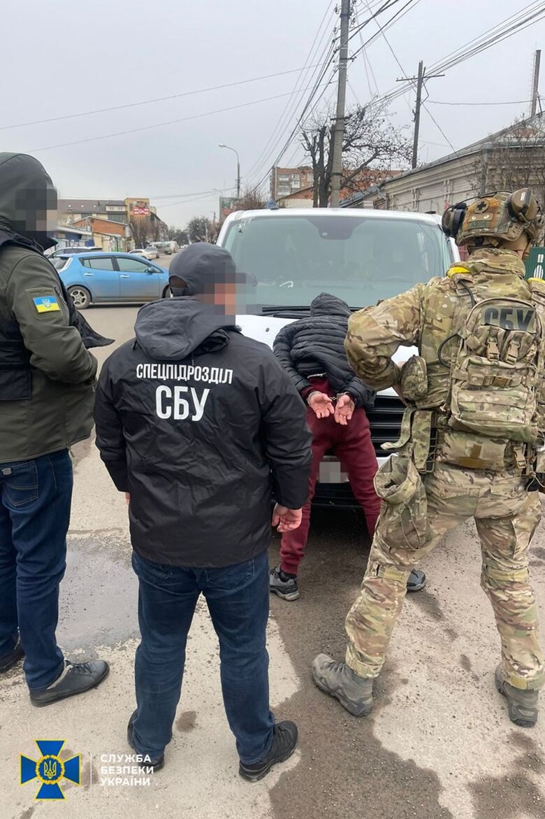 На Вінниччині викрито зрадника, який вербував українських тюремників до ПВК Вагнер, - СБУ 04