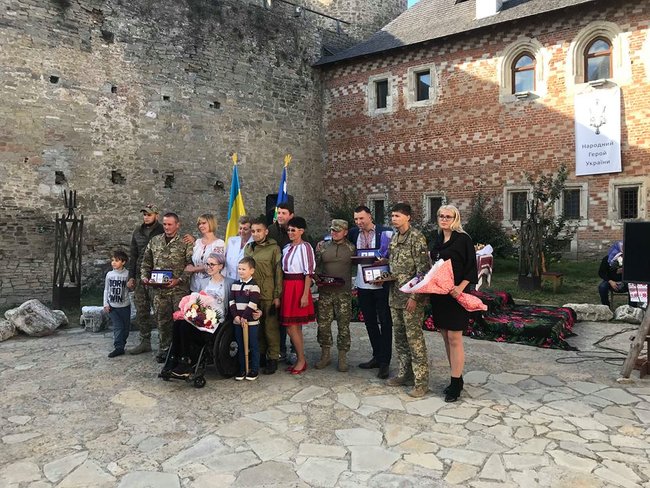 Церемонія нагородження недержавною нагородою Народний герой України відбулася в історичній фортеці Хотин 03