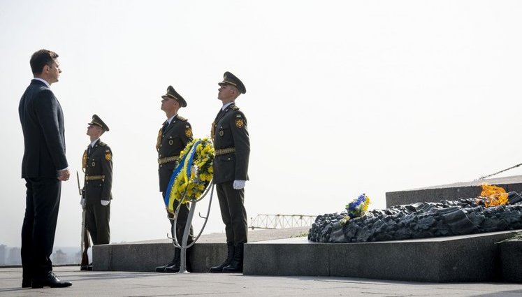 Zelenskyi honors memory of those killed in Second World War. PHOTO