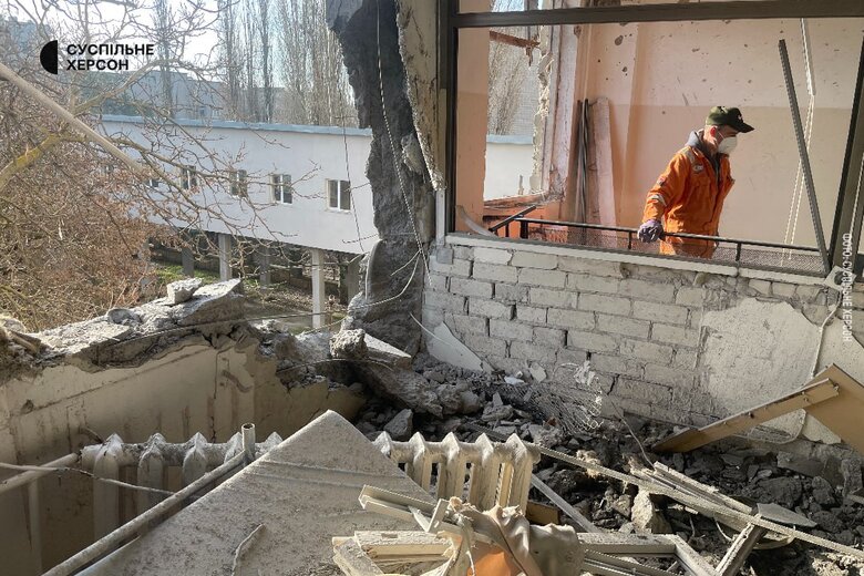 Consequences of shelling of the children’s regional hospital in Kherson 04
