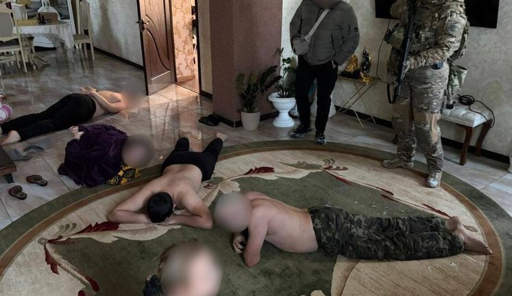 У Києві викрили "ясновидиць", які виманили у родин загиблих та зниклих безвісти бійців 1,4 млн. грн. ВІДЕО+ФОТОрепортаж