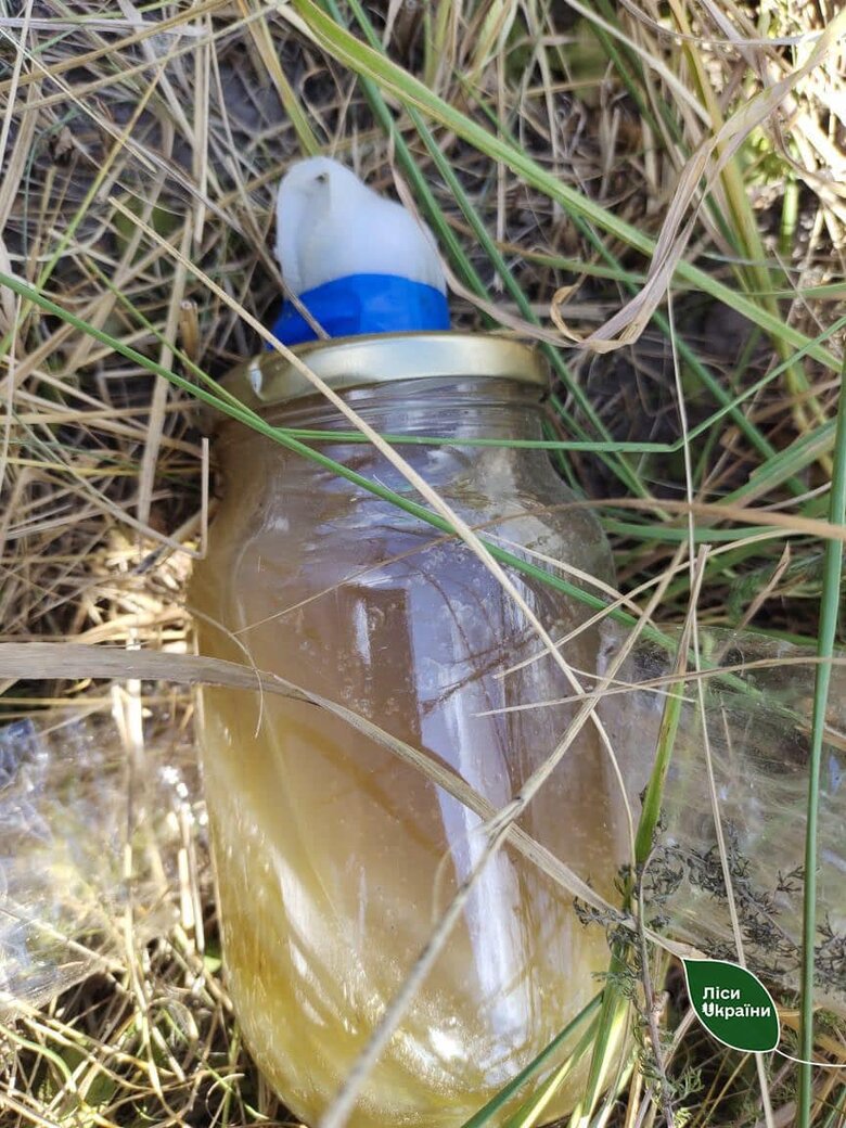 Окупанти з дронів скидають на ліси Сумщини бляшанки із запальною сумішшю