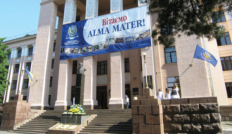 Новый глава Национального медицинского университета не смог попасть на рабочее место