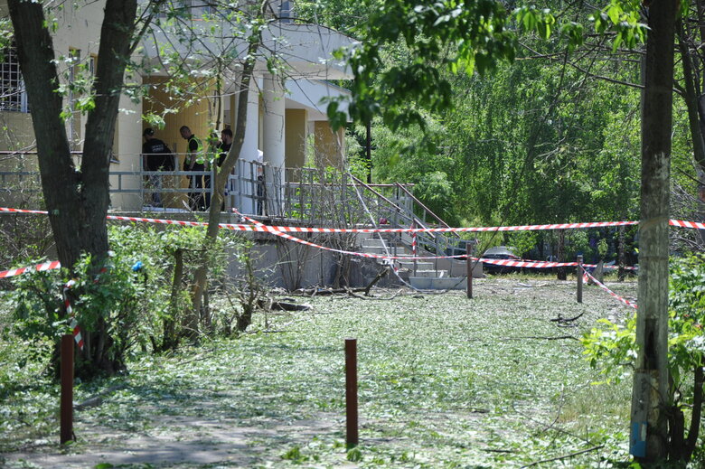 Consequences of shelling in Desnyansky district of Kyiv 38