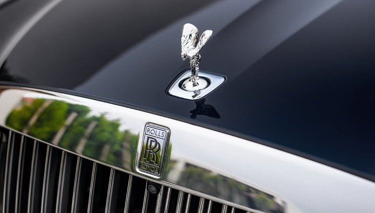 Продажі елітних автомобілів у Росії впали вдвічі через санкції