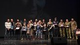 "Нам дуже важко без мами": Яну Червону нагородили орденом "Народний герой України" (посмертно). Репортаж із церемонії у Харкові