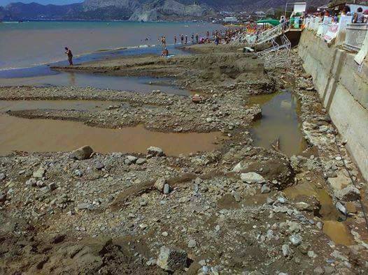 Такое в Крыму вижу впервые!: Последствия ночных ливней и селевых потоков в оккупированном Судаке 06