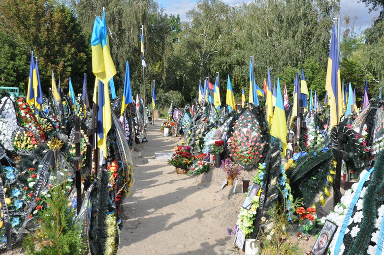 Kyiv. Alley of Heroes at Lysove cemetery. Rows of flags over Ukrainian soldiers’ graves 05
