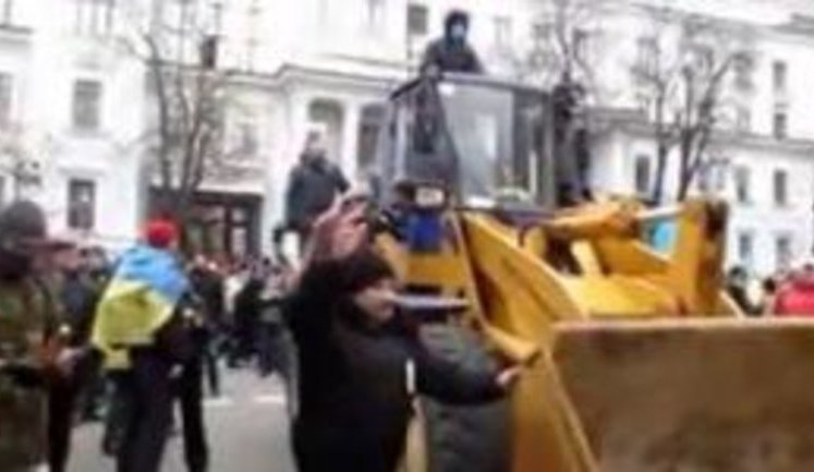 Корчинского и трактор сопровождал на Банковую "Беркут"? ВИДЕО