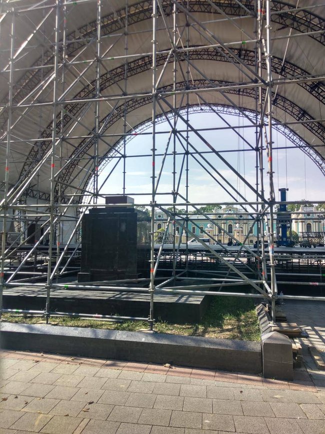 В Мариинском парке установили сцену на месте массовых захоронений участников Украинской революции, - замглавы КГГА Прокопив 01