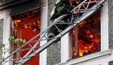 Третий раз в этом году горел заброшенный дом возле Секретариата Ющенко. ФОТОрепортаж.