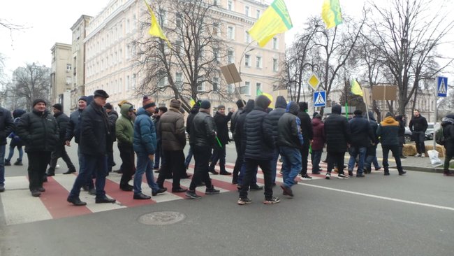 Вимагаємо референдум, - мітингувальники проти ринку землі перекрили кілька вулиць біля Верховної Ради 14