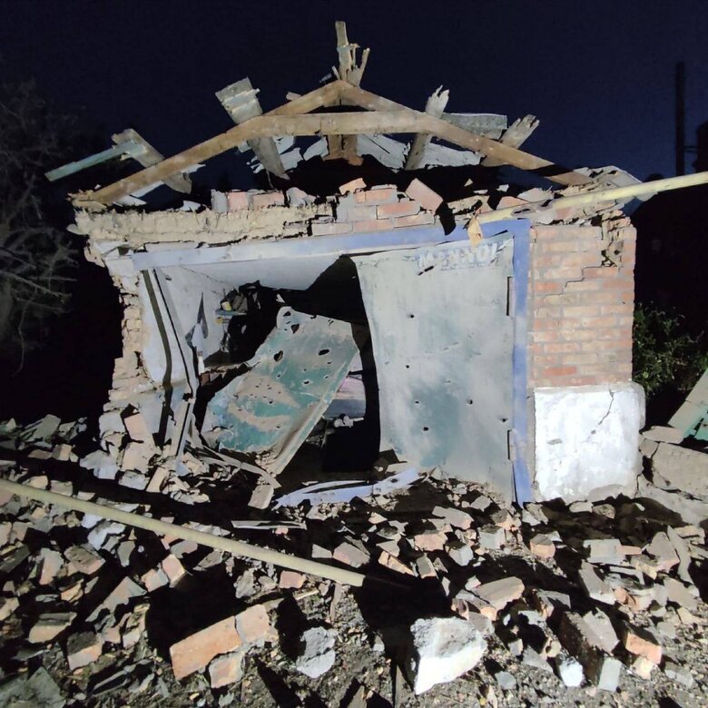 Окупанти обстріляли три громади Нікопольського району Дніпропетровської області, пошкоджені приватні будинки 01