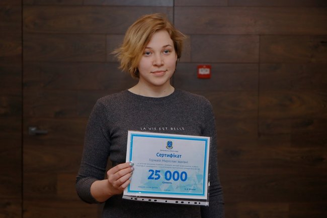 Філатов вручив містянам грошові винагороди за допомогу у затриманні зловмисників 03