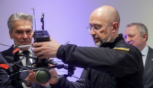 Шмигаль і прем’єр Нідерландів Схооф відвідали українське підприємство з виробництва дронів-камікадзе. ФОТО