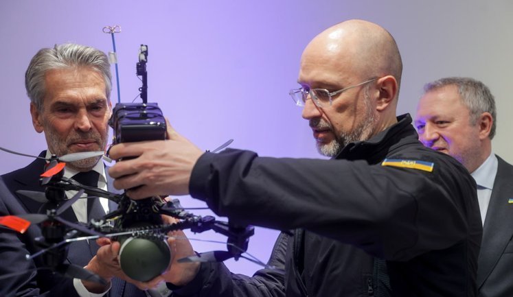 Шмигаль і прем’єр Нідерландів Схооф відвідали українське підприємство з виробництва дронів-камікадзе. ФОТО