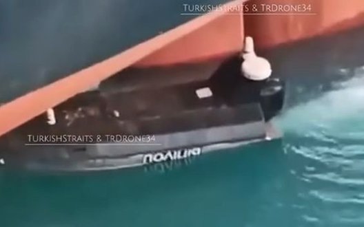 Дрони із написом "Поліція" на борту атакували три танкери "тіньового флоту" РФ поблизу берегів Туреччини. ВIДЕО