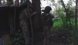 Бойцы бригады Форпост доставляют боекомплекты, воду или еду – пешком, скрытно, под обстрелами
