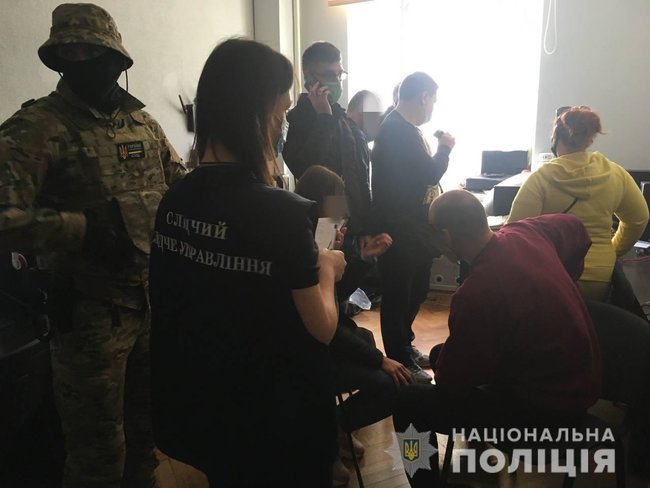 Шахраї організували мережу call-центрів у Харкові і заробляли на обмані українців понад 1 млн грн на місяць, - поліція. 03