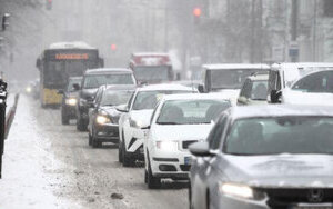 Kyiv paralyzed as heavy snowfall resumes overnight. VIDEO&PHOTOS