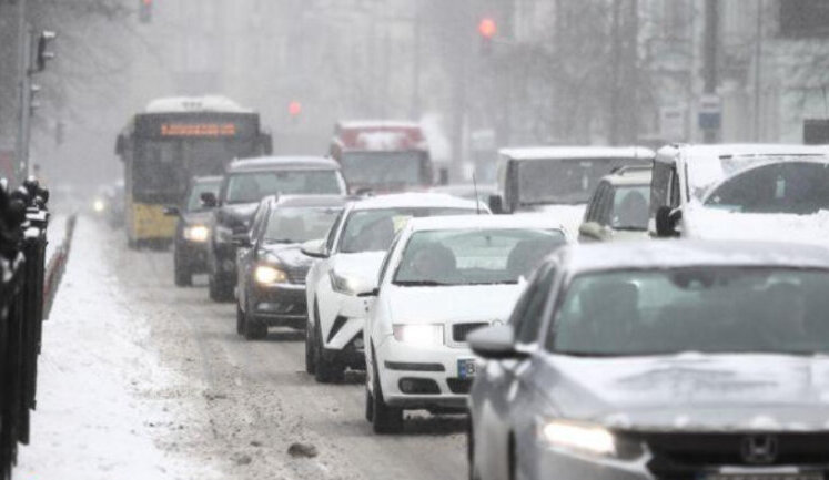 Kyiv paralyzed as heavy snowfall resumes overnight. VIDEO&PHOTOS