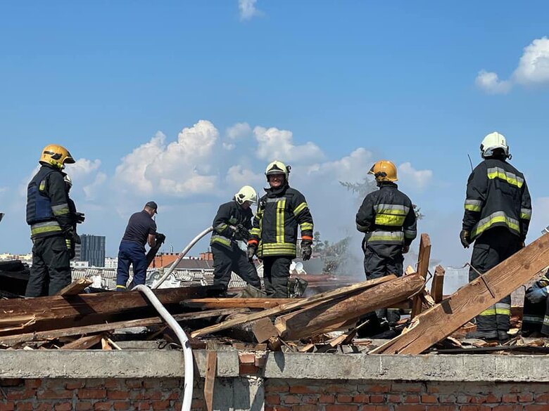 Ліквідація наслідків ракетного удару по Чернігову 04