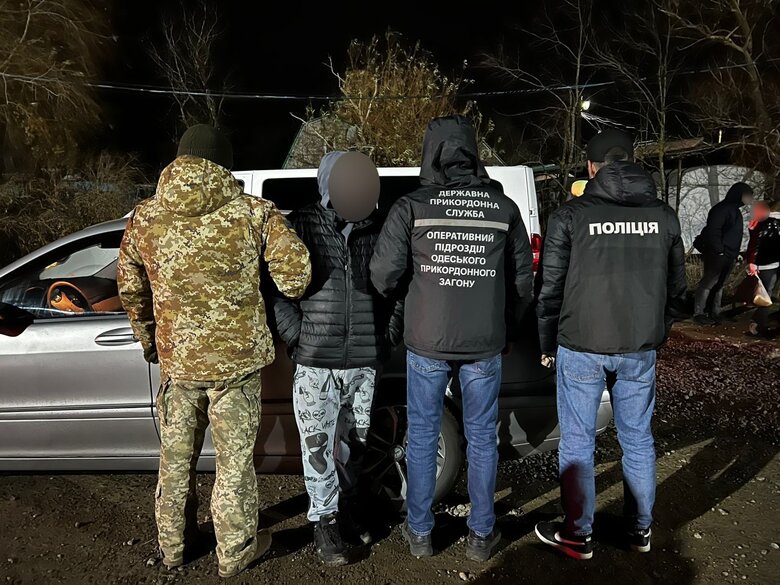 Прикордонники затримали перевізника, який організував нелегальний виїзд військовозобов’язаних до Придністров’я за 6000 доларів